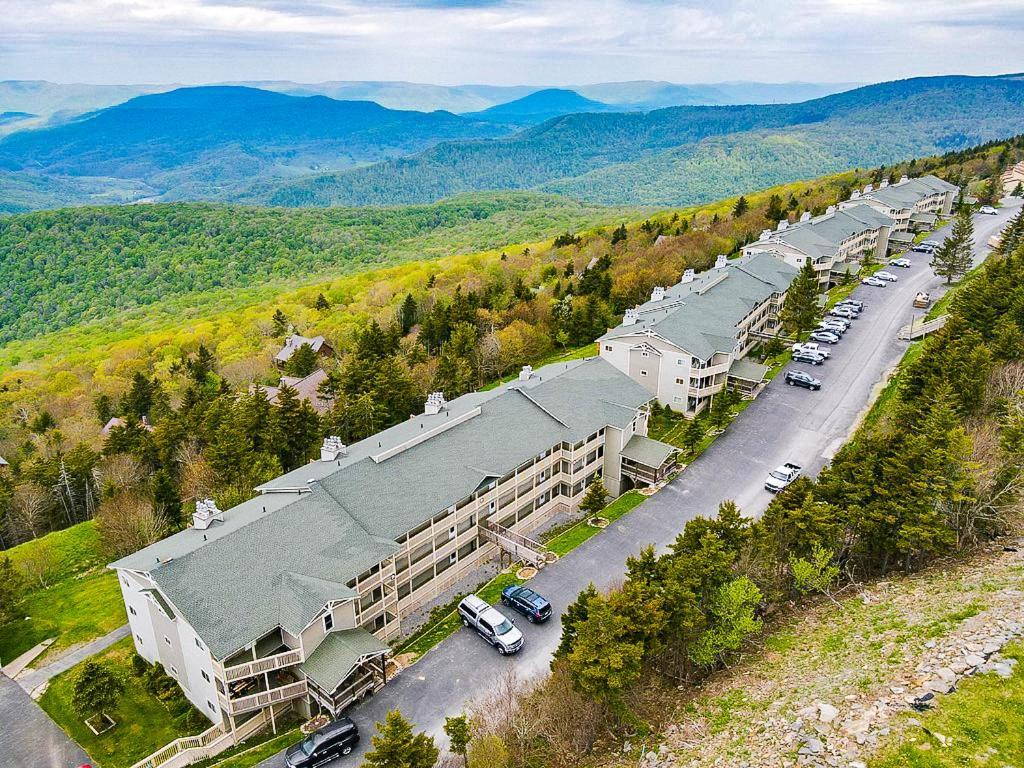 Remodeled Summit Condo At Snowshoe - Modern & Cozy Екстер'єр фото