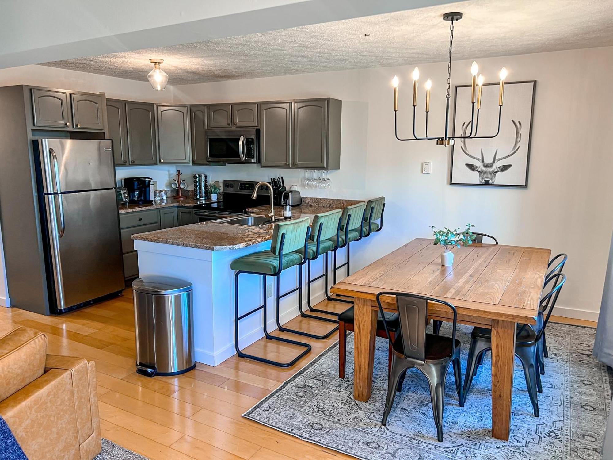 Remodeled Summit Condo At Snowshoe - Modern & Cozy Екстер'єр фото