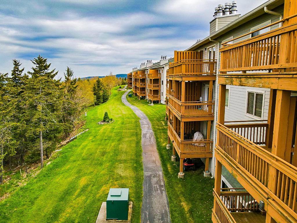 Remodeled Summit Condo At Snowshoe - Modern & Cozy Екстер'єр фото