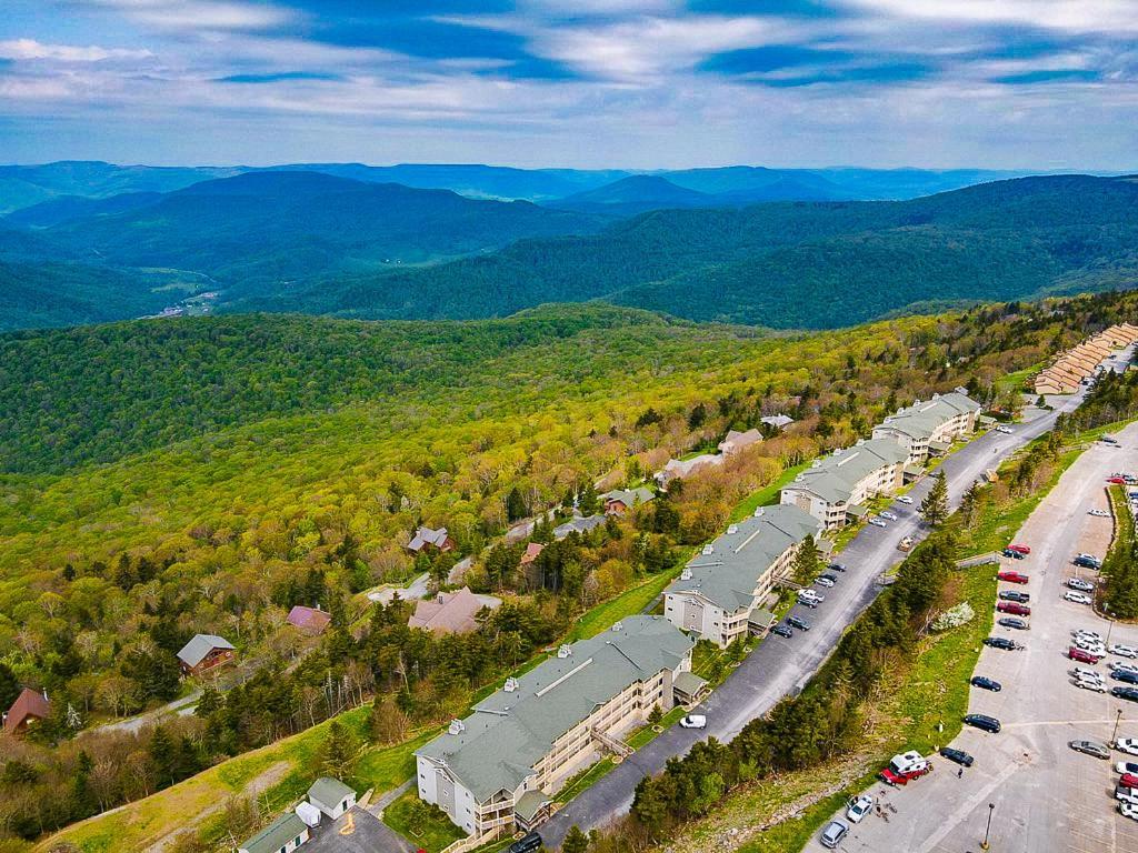 Remodeled Summit Condo At Snowshoe - Modern & Cozy Екстер'єр фото