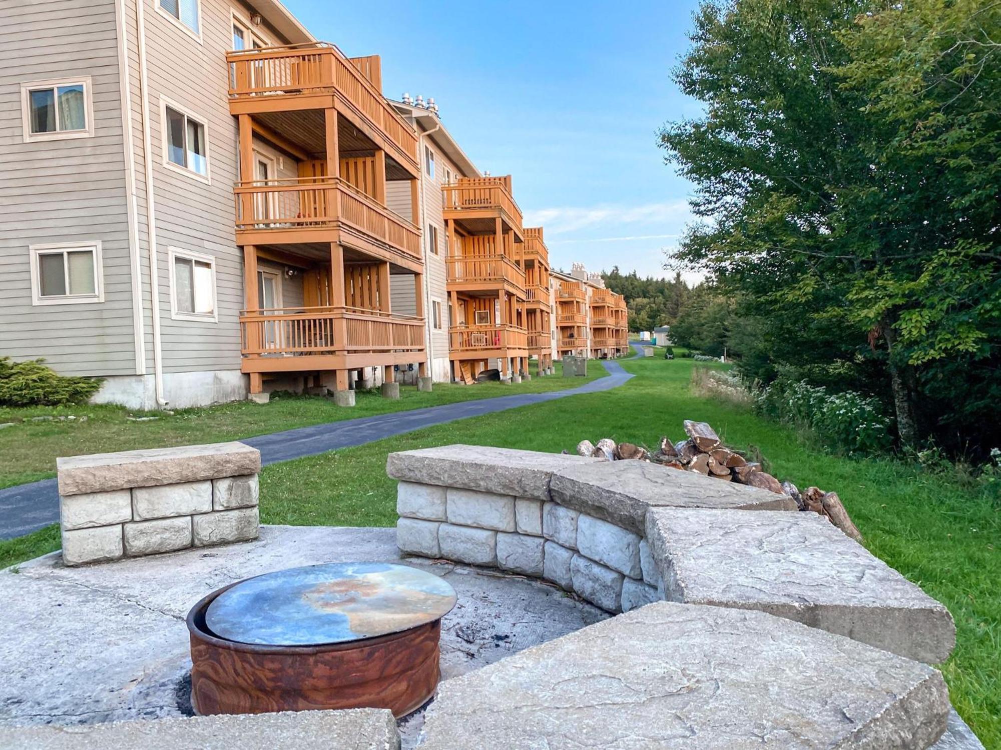 Remodeled Summit Condo At Snowshoe - Modern & Cozy Екстер'єр фото
